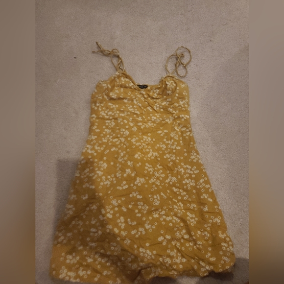 Yellow sundress - Picture 1 of 3
